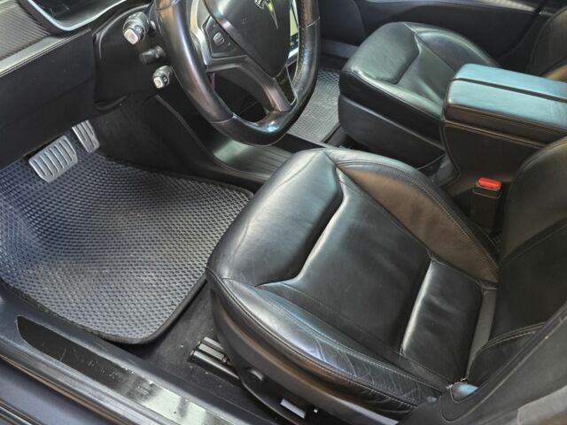 Серый Тесла Модель С, объемом двигателя 0 л и пробегом 253 тыс. км за 14999 $, фото 3 на Automoto.ua