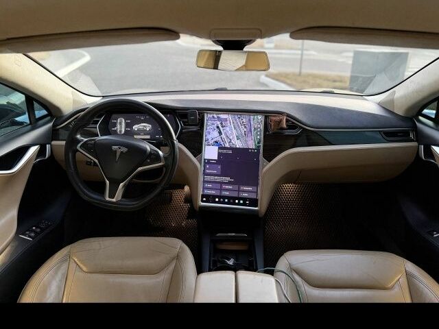 Серый Тесла Модель С, объемом двигателя 0 л и пробегом 212 тыс. км за 13800 $, фото 1 на Automoto.ua