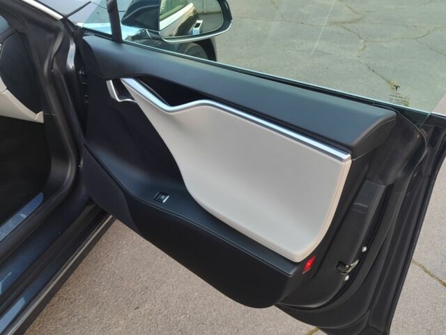 Серый Тесла Модель С, объемом двигателя 0 л и пробегом 180 тыс. км за 19500 $, фото 16 на Automoto.ua