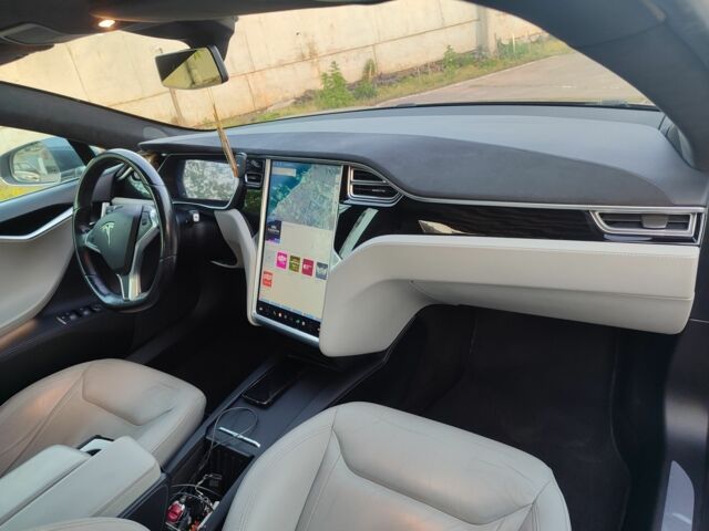 Серый Тесла Модель С, объемом двигателя 0 л и пробегом 180 тыс. км за 19500 $, фото 12 на Automoto.ua