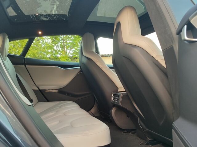 Серый Тесла Модель С, объемом двигателя 0 л и пробегом 180 тыс. км за 19500 $, фото 9 на Automoto.ua