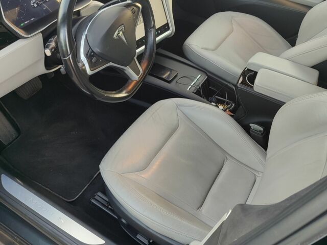 Серый Тесла Модель С, объемом двигателя 0 л и пробегом 180 тыс. км за 19500 $, фото 20 на Automoto.ua