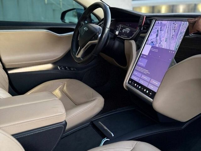 Серый Тесла Модель С, объемом двигателя 0 л и пробегом 212 тыс. км за 13800 $, фото 3 на Automoto.ua