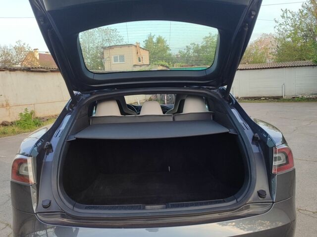 Серый Тесла Модель С, объемом двигателя 0 л и пробегом 180 тыс. км за 19500 $, фото 5 на Automoto.ua