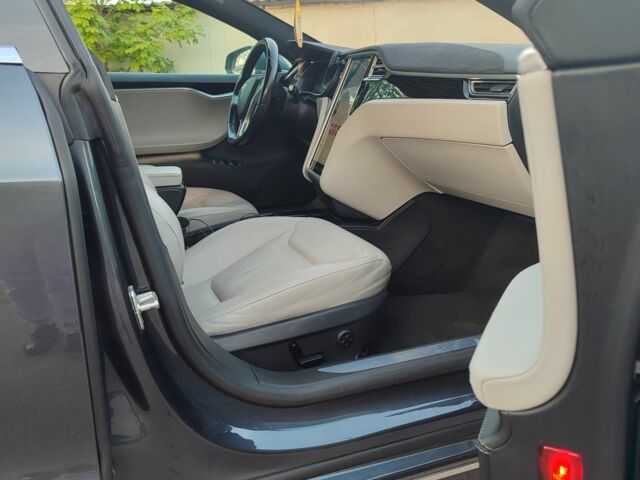 Серый Тесла Модель С, объемом двигателя 0 л и пробегом 180 тыс. км за 19500 $, фото 10 на Automoto.ua