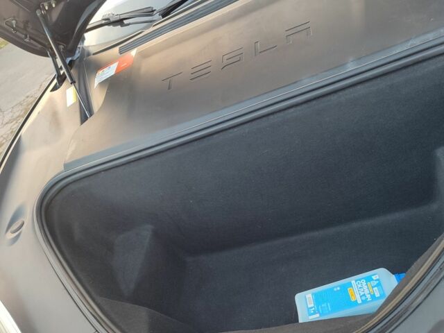 Серый Тесла Модель С, объемом двигателя 0 л и пробегом 180 тыс. км за 19500 $, фото 7 на Automoto.ua