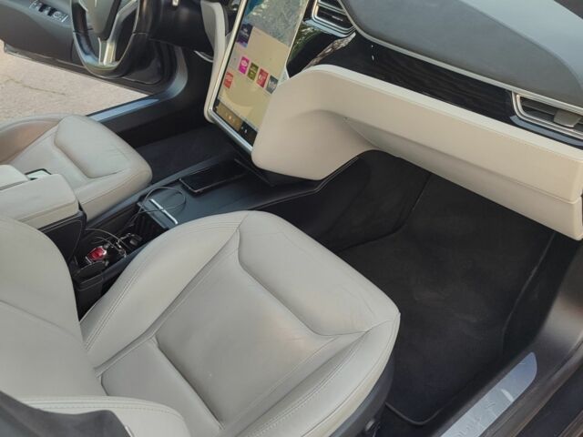 Серый Тесла Модель С, объемом двигателя 0 л и пробегом 180 тыс. км за 19500 $, фото 18 на Automoto.ua