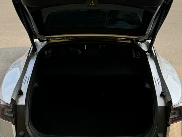 Серый Тесла Модель С, объемом двигателя 0 л и пробегом 73 тыс. км за 18200 $, фото 8 на Automoto.ua