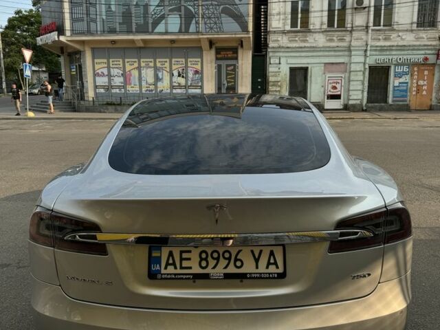 Серый Тесла Модель С, объемом двигателя 0 л и пробегом 73 тыс. км за 18200 $, фото 5 на Automoto.ua