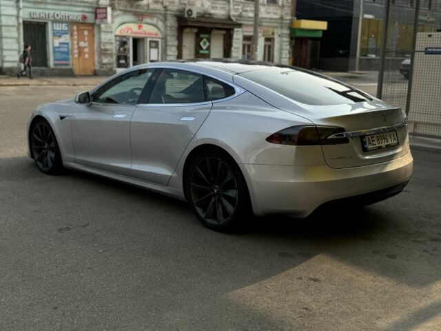 Серый Тесла Модель С, объемом двигателя 0 л и пробегом 73 тыс. км за 18200 $, фото 4 на Automoto.ua