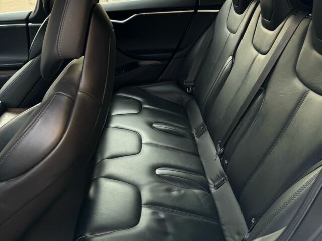 Серый Тесла Модель С, объемом двигателя 0 л и пробегом 73 тыс. км за 18200 $, фото 7 на Automoto.ua