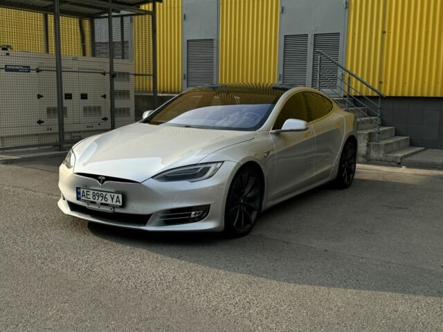 Серый Тесла Модель С, объемом двигателя 0 л и пробегом 73 тыс. км за 18200 $, фото 1 на Automoto.ua