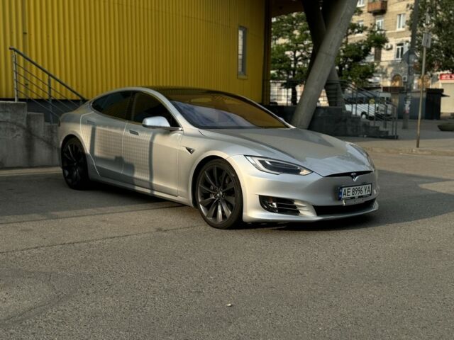 Серый Тесла Модель С, объемом двигателя 0 л и пробегом 73 тыс. км за 18200 $, фото 2 на Automoto.ua
