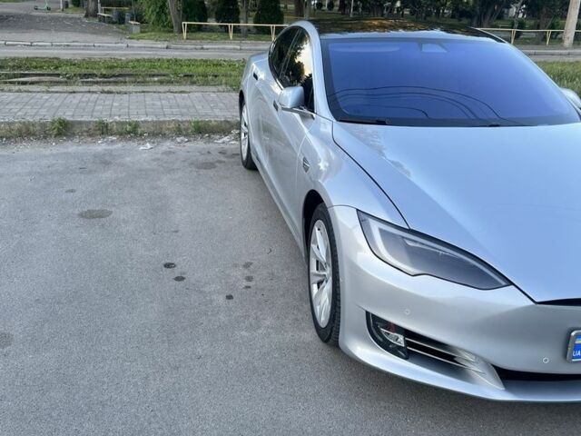 Серый Тесла Модель С, объемом двигателя 0 л и пробегом 96 тыс. км за 25000 $, фото 1 на Automoto.ua