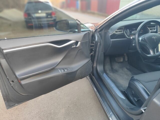 Сірий Тесла Модель С, об'ємом двигуна 0 л та пробігом 152 тис. км за 15999 $, фото 17 на Automoto.ua