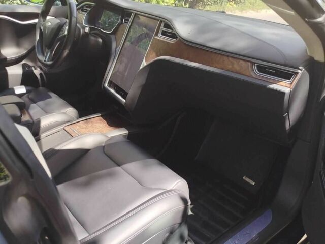 Серый Тесла Модель С, объемом двигателя 0 л и пробегом 65 тыс. км за 25500 $, фото 9 на Automoto.ua