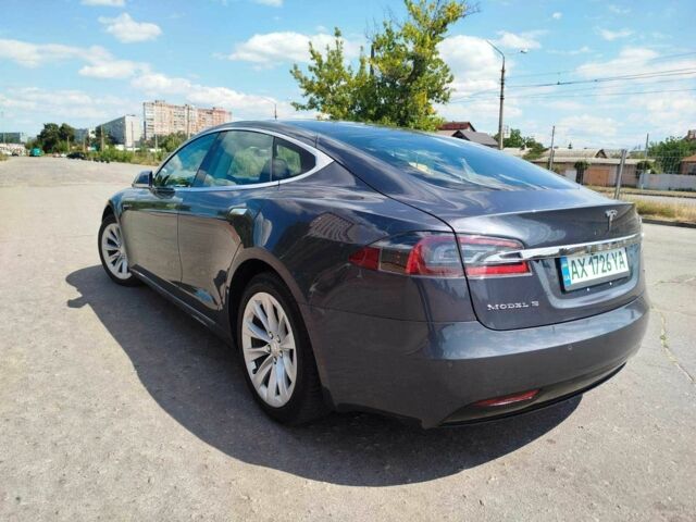Серый Тесла Модель С, объемом двигателя 0 л и пробегом 65 тыс. км за 25500 $, фото 5 на Automoto.ua