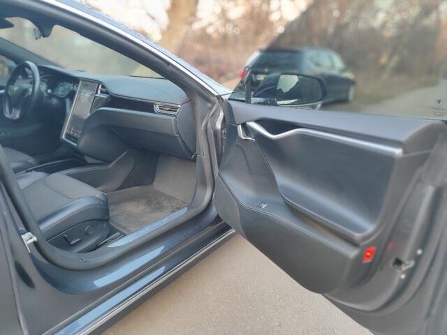 Сірий Тесла Модель С, об'ємом двигуна 0 л та пробігом 152 тис. км за 15999 $, фото 22 на Automoto.ua