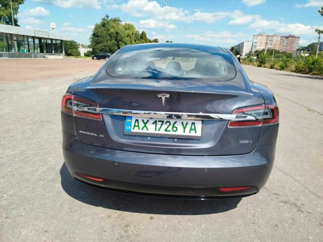 Серый Тесла Модель С, объемом двигателя 0 л и пробегом 65 тыс. км за 25500 $, фото 4 на Automoto.ua