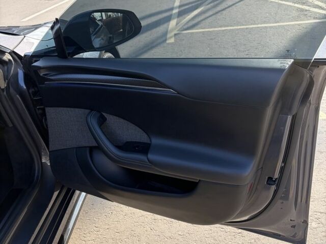 Серый Тесла Модель С, объемом двигателя 0 л и пробегом 65 тыс. км за 35500 $, фото 17 на Automoto.ua