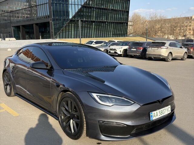 Серый Тесла Модель С, объемом двигателя 0 л и пробегом 65 тыс. км за 35500 $, фото 1 на Automoto.ua