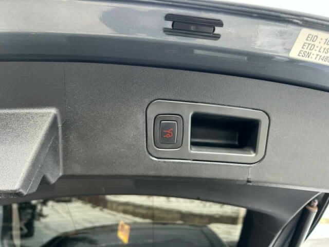 Серый Тесла Модель С, объемом двигателя 0 л и пробегом 178 тыс. км за 13900 $, фото 14 на Automoto.ua