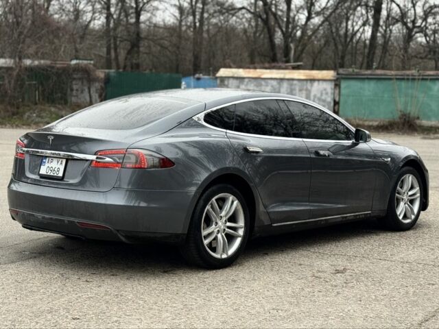 Серый Тесла Модель С, объемом двигателя 0 л и пробегом 232 тыс. км за 10700 $, фото 4 на Automoto.ua