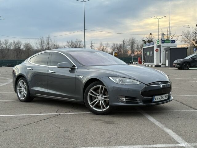Серый Тесла Модель С, объемом двигателя 0 л и пробегом 230 тыс. км за 11000 $, фото 3 на Automoto.ua