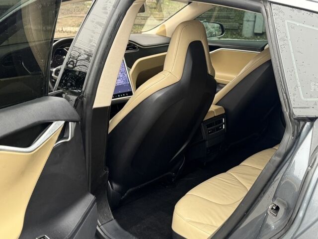 Серый Тесла Модель С, объемом двигателя 0 л и пробегом 232 тыс. км за 10700 $, фото 6 на Automoto.ua