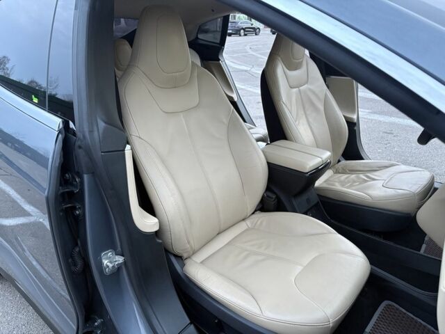 Серый Тесла Модель С, объемом двигателя 0 л и пробегом 230 тыс. км за 11000 $, фото 19 на Automoto.ua