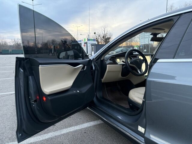 Серый Тесла Модель С, объемом двигателя 0 л и пробегом 230 тыс. км за 12500 $, фото 14 на Automoto.ua