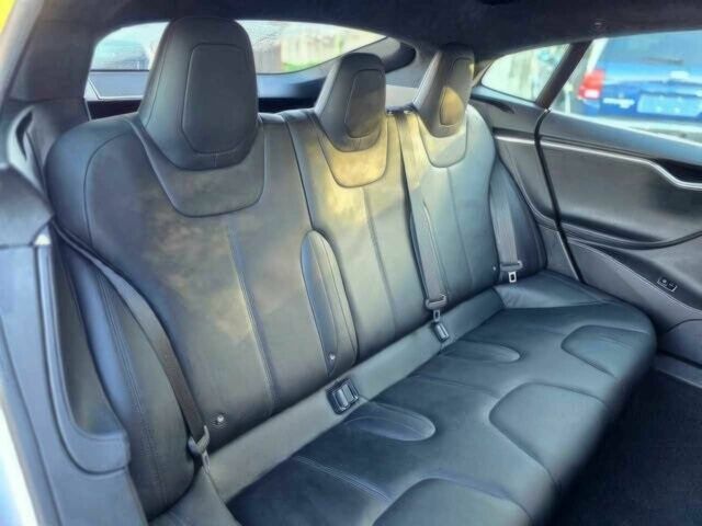 Серый Тесла Модель С, объемом двигателя 0 л и пробегом 82 тыс. км за 3700 $, фото 12 на Automoto.ua