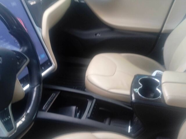 Серый Тесла Модель С, объемом двигателя 0 л и пробегом 171 тыс. км за 12000 $, фото 9 на Automoto.ua