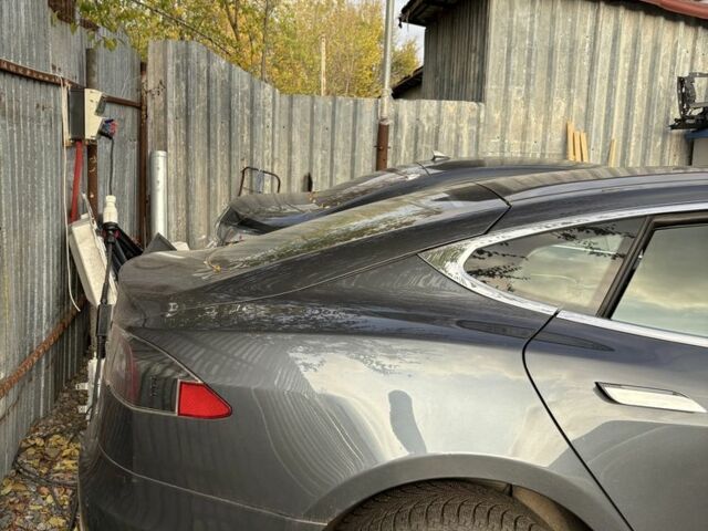 Серый Тесла Модель С, объемом двигателя 0 л и пробегом 296 тыс. км за 13200 $, фото 3 на Automoto.ua