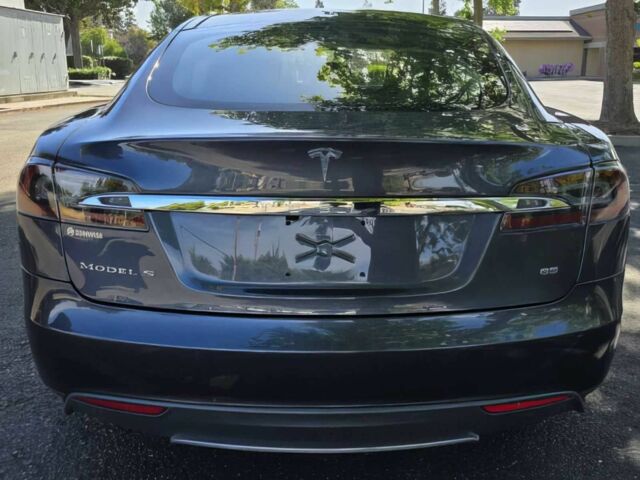 Серый Тесла Модель С, объемом двигателя 0 л и пробегом 77 тыс. км за 10000 $, фото 5 на Automoto.ua