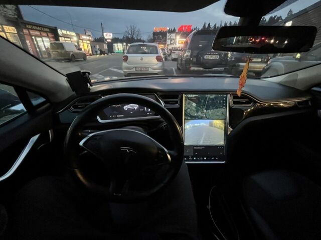 Серый Тесла Модель С, объемом двигателя 0 л и пробегом 180 тыс. км за 11700 $, фото 4 на Automoto.ua