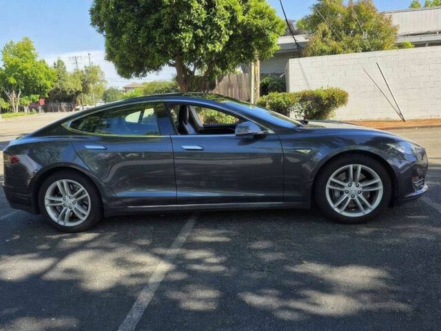 Серый Тесла Модель С, объемом двигателя 0 л и пробегом 77 тыс. км за 10000 $, фото 4 на Automoto.ua