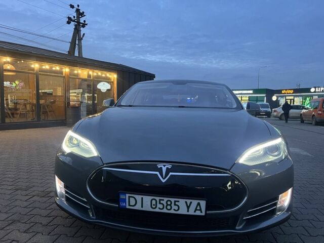 Серый Тесла Модель С, объемом двигателя 0 л и пробегом 180 тыс. км за 11700 $, фото 3 на Automoto.ua