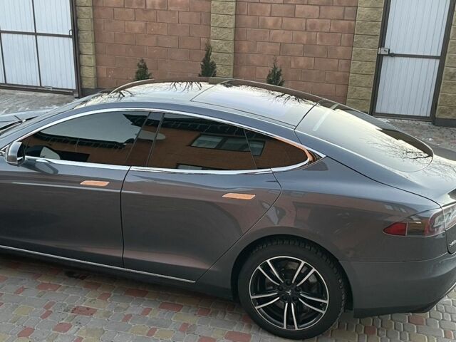 Серый Тесла Модель С, объемом двигателя 0 л и пробегом 136 тыс. км за 10999 $, фото 4 на Automoto.ua