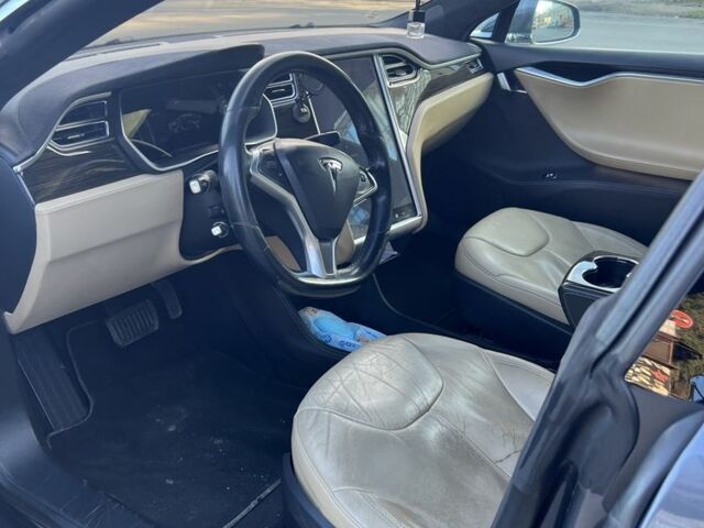 Серый Тесла Модель С, объемом двигателя 0 л и пробегом 300 тыс. км за 12700 $, фото 2 на Automoto.ua