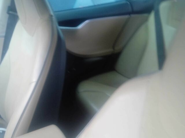 Серый Тесла Модель С, объемом двигателя 0 л и пробегом 171 тыс. км за 12000 $, фото 8 на Automoto.ua