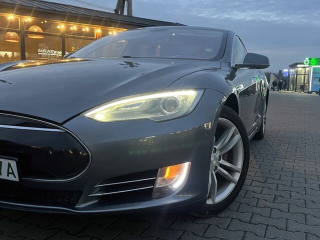 Серый Тесла Модель С, объемом двигателя 0 л и пробегом 180 тыс. км за 11700 $, фото 2 на Automoto.ua