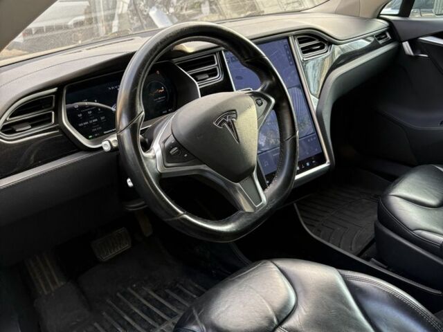 Серый Тесла Модель С, объемом двигателя 0 л и пробегом 296 тыс. км за 13200 $, фото 4 на Automoto.ua