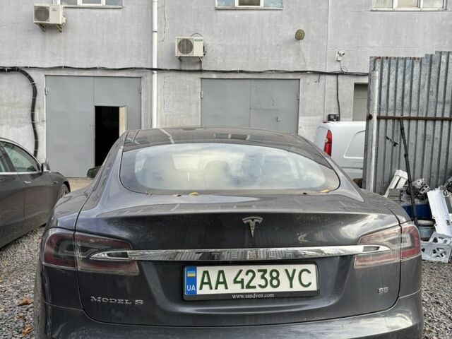 Серый Тесла Модель С, объемом двигателя 0 л и пробегом 296 тыс. км за 13200 $, фото 6 на Automoto.ua