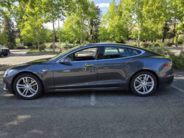 Серый Тесла Модель С, объемом двигателя 0 л и пробегом 77 тыс. км за 10000 $, фото 3 на Automoto.ua