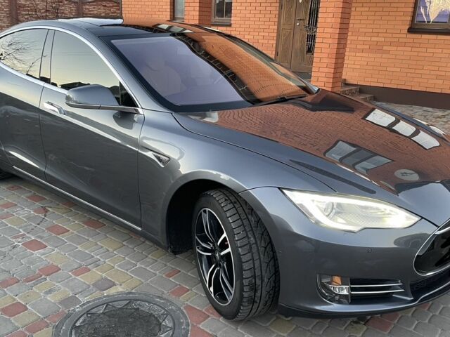 Серый Тесла Модель С, объемом двигателя 0 л и пробегом 136 тыс. км за 10999 $, фото 1 на Automoto.ua