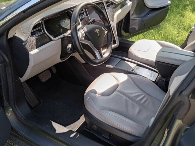 Серый Тесла Модель С, объемом двигателя 0 л и пробегом 290 тыс. км за 12300 $, фото 6 на Automoto.ua