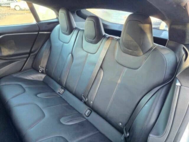 Серый Тесла Модель С, объемом двигателя 0 л и пробегом 82 тыс. км за 3700 $, фото 11 на Automoto.ua