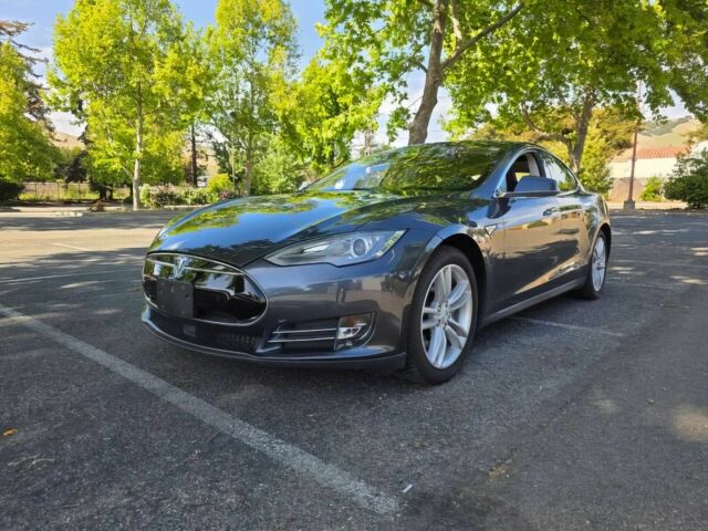 Серый Тесла Модель С, объемом двигателя 0 л и пробегом 77 тыс. км за 10000 $, фото 2 на Automoto.ua