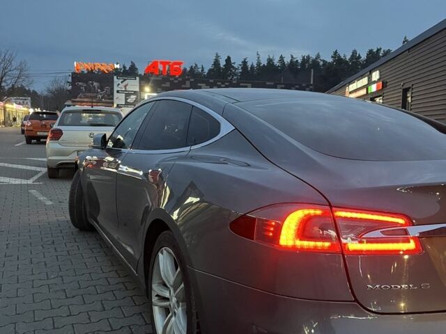 Серый Тесла Модель С, объемом двигателя 0 л и пробегом 180 тыс. км за 11700 $, фото 1 на Automoto.ua